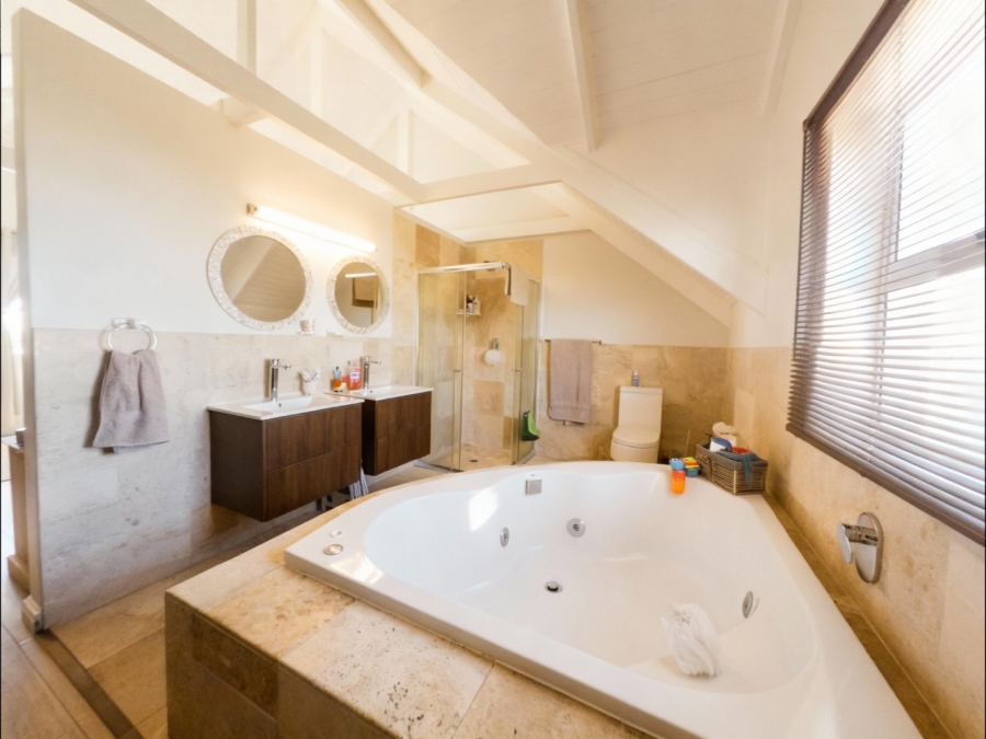 4 Bedroom Property for Sale in Westcliff Western Cape